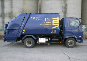 写真:回転板式塵芥車(4トン車)