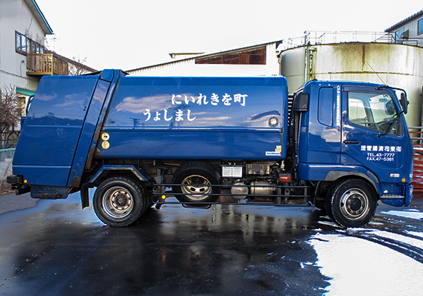 写真:回転板式塵芥車(増トン車)