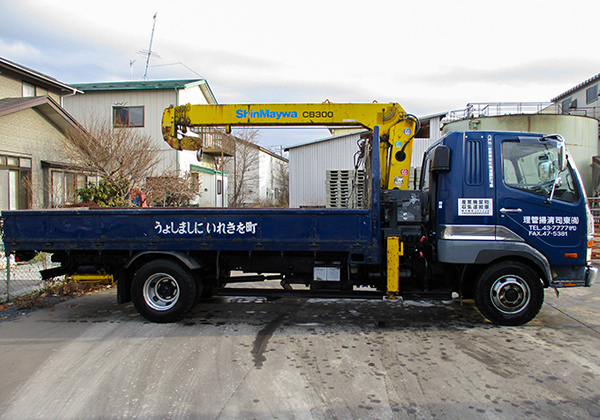 写真:ユニック車(4トン車)